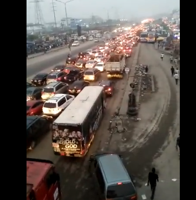 Ajah trends on Twitter as commuters cry out over early morning traffic that has lasted for hours (video)