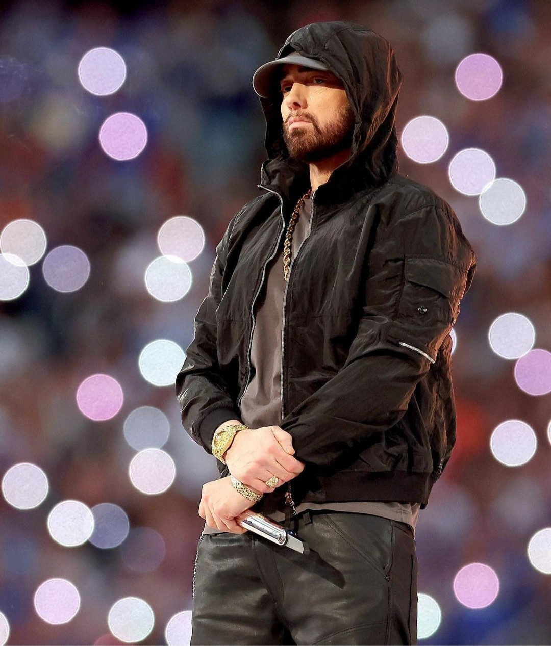 Eminem takes a knee at superbowl halftime after performing
