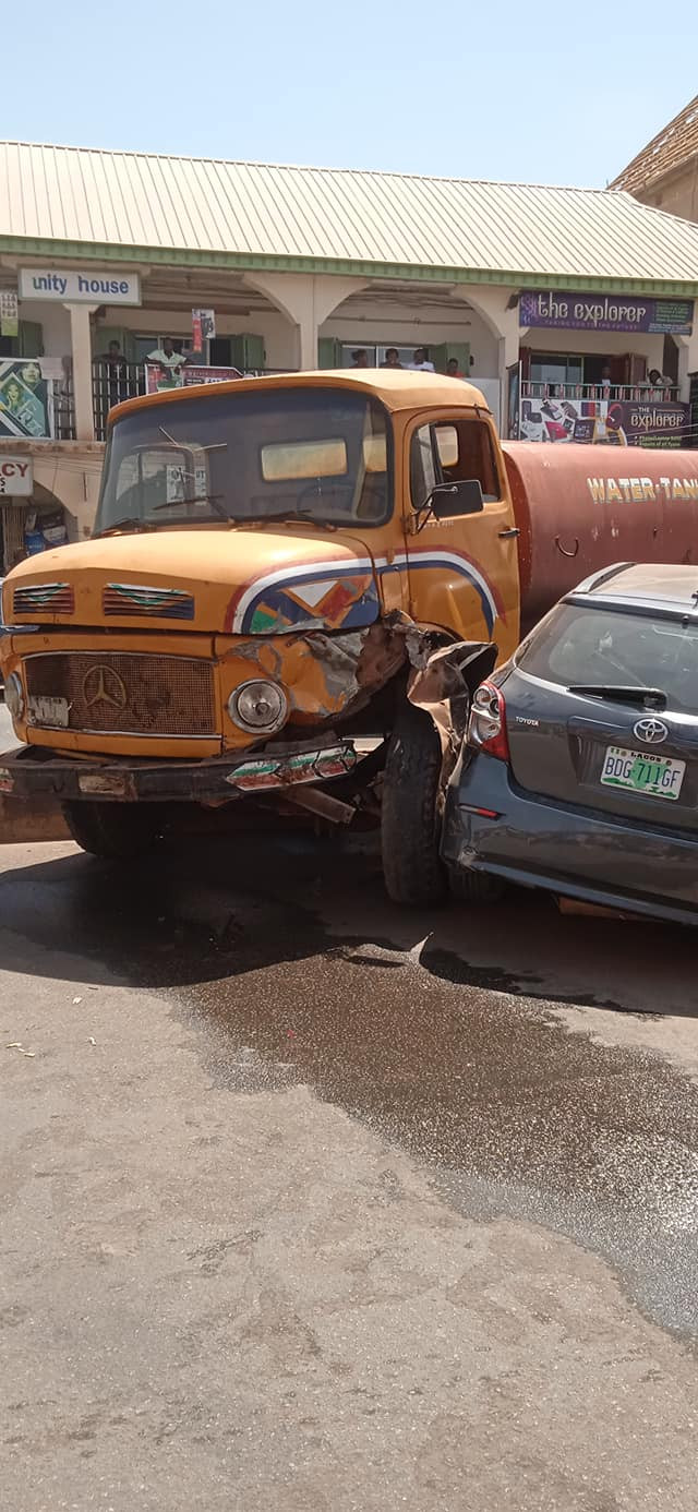 Pregnant woman escapes death as she rams her car into water tanker in Jos 